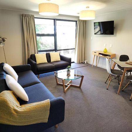 Milford Road Apartments Те Анау Екстериор снимка