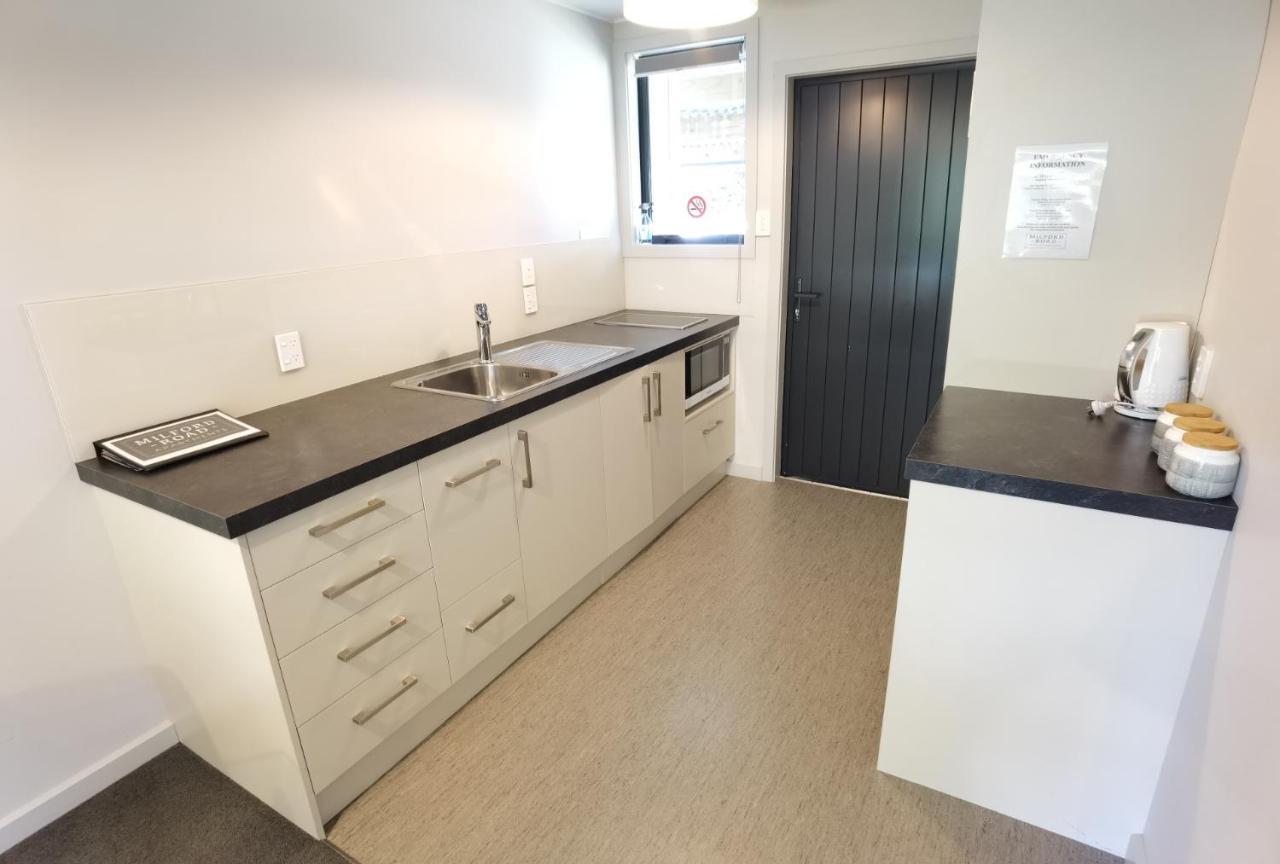 Milford Road Apartments Те Анау Екстериор снимка